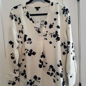 Ann Taylor Black and White Graphic Long Sleeve Blouse